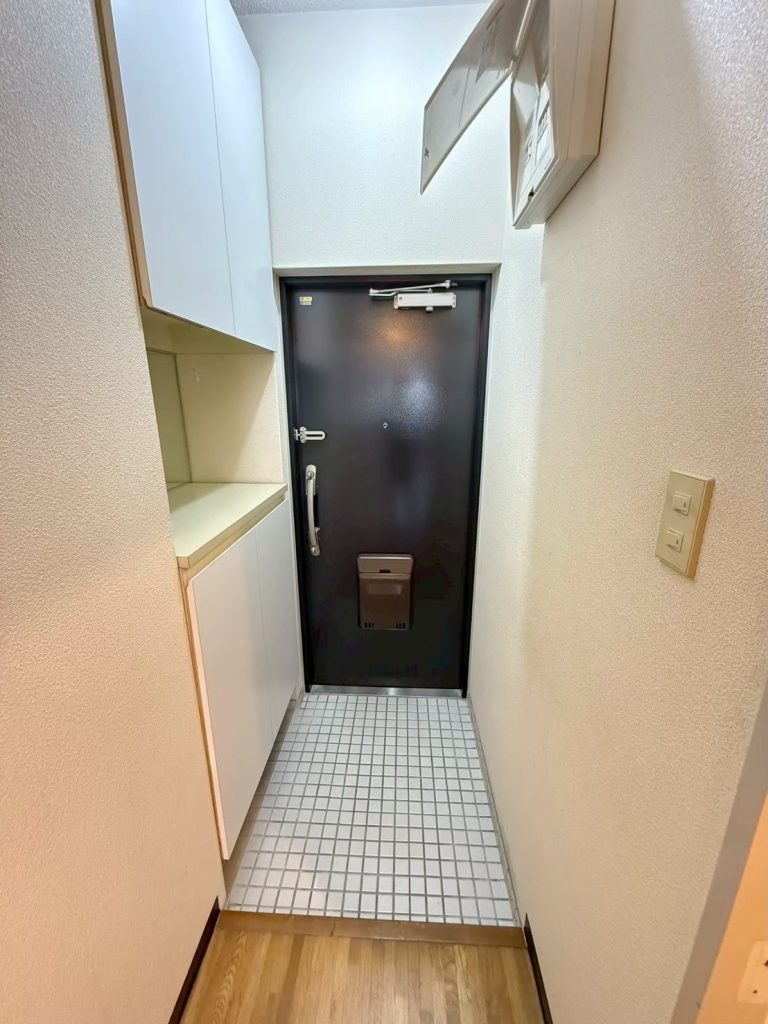 玄関 リノベーション前