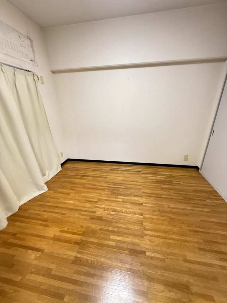 洋室 リノベーション前